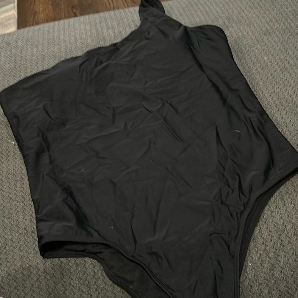 ⭐️2/$10 - one piece